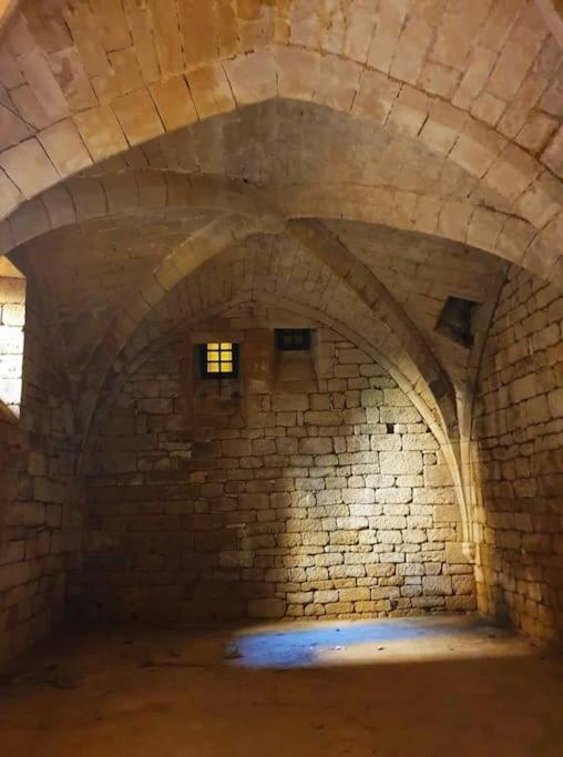 Demeure Du Xiiie-Xive S. Dans La Cite Medievale. Gourdon-en-quercy Luaran gambar