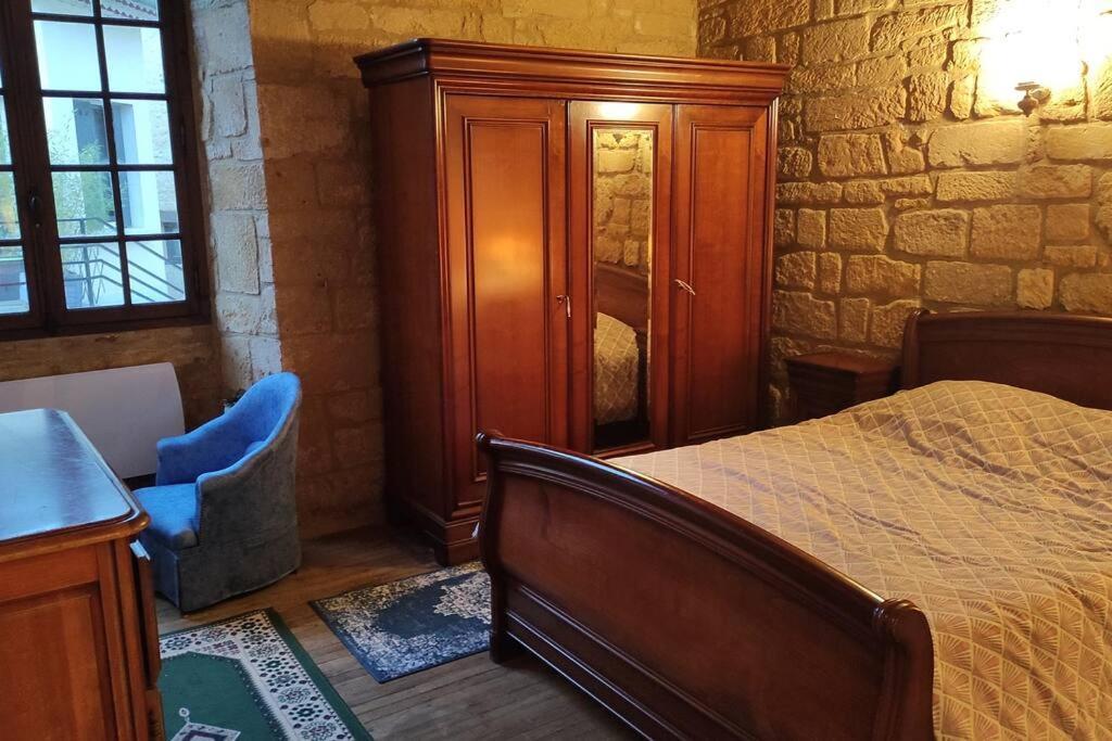 Demeure Du Xiiie-Xive S. Dans La Cite Medievale. Gourdon-en-quercy Luaran gambar